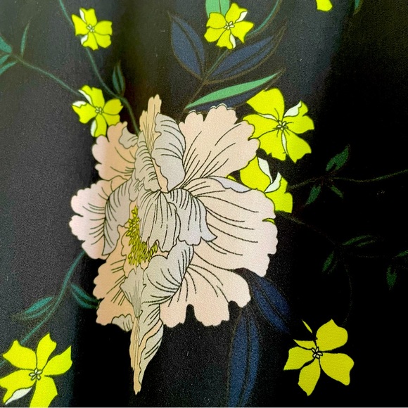 Cupcakes and Cashmere Large Flowered Cocktail Dress - Picture 2 of 10